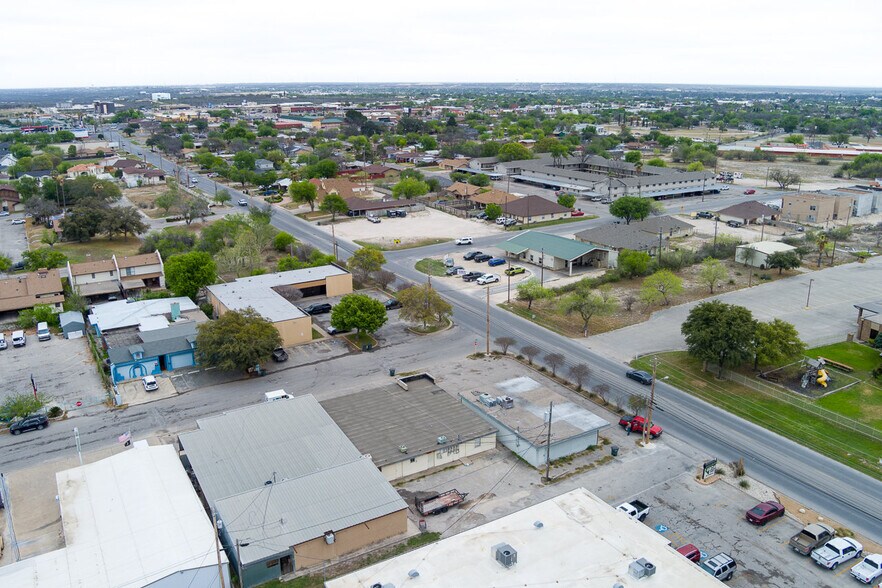 More Photos Of 102 Fletcher Dr, Del Rio General Retail For Sale