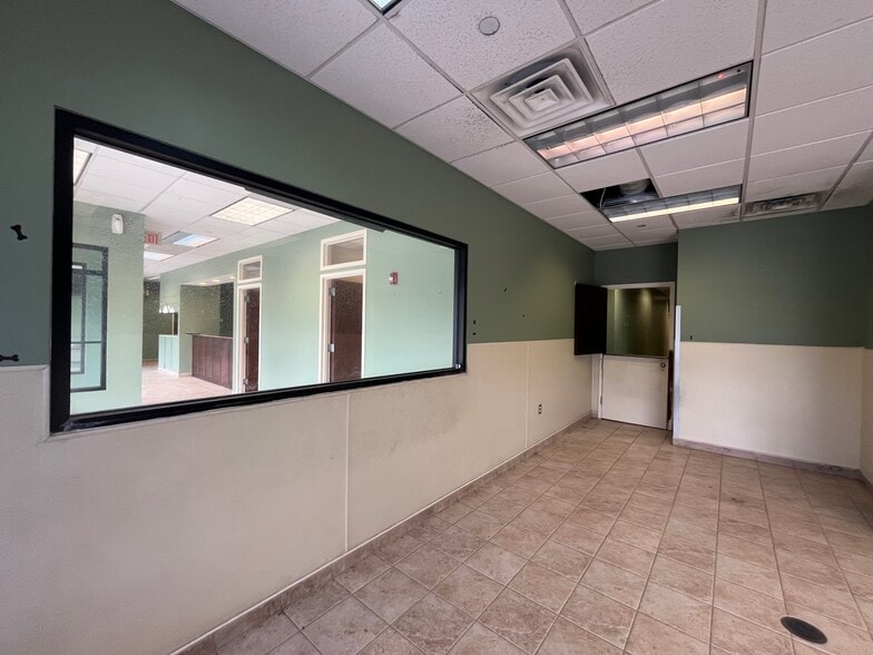 More Photos Of 601 Veterans Memorial Hwy, Hauppauge Storefront For Lease