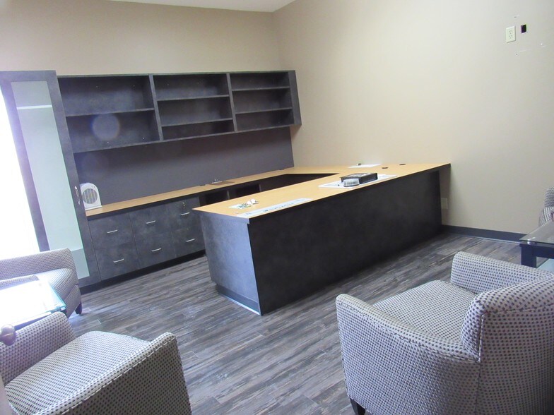 More Photos Of 2509 W 2nd St, Marion Office For Sale