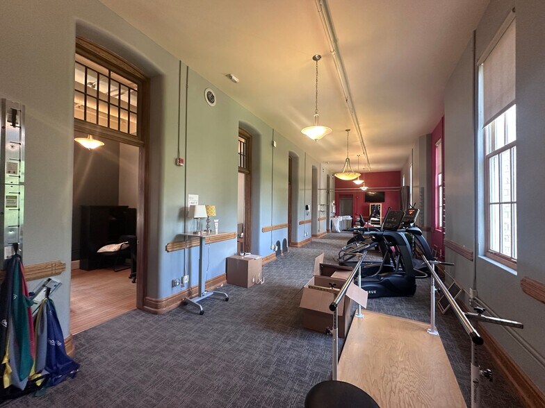 More Photos Of 830 Cottageview Dr, Traverse City Loft Creative Space For Sale