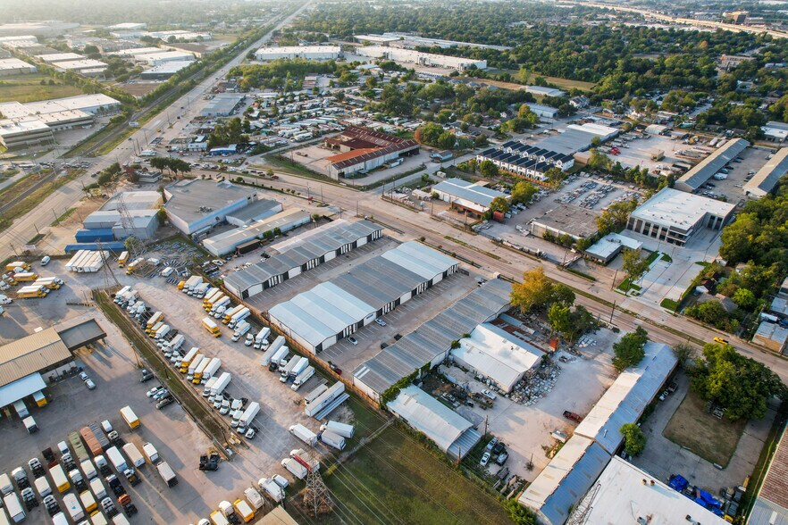 More Photos Of 6201-6205 W 34th St, Houston Warehouse For Lease