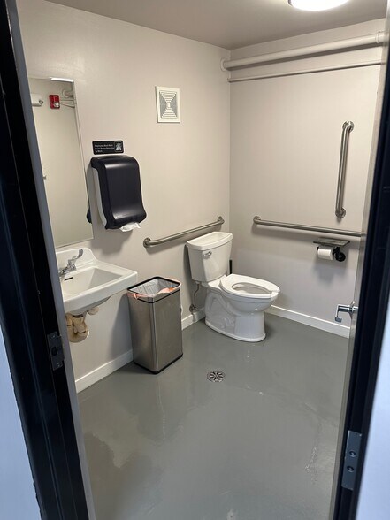 More Photos Of 303 N 2nd St, St Charles Office For Lease