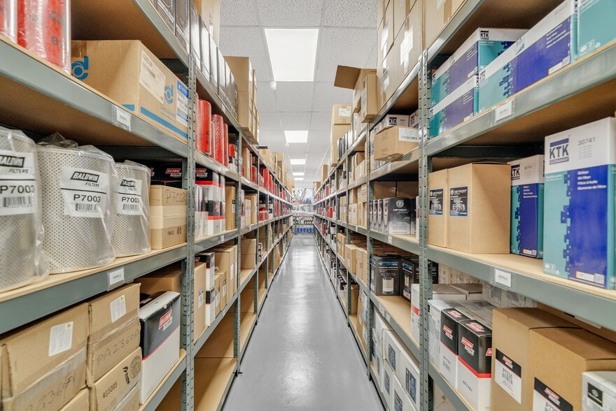 More Photos Of 1475 S Newburgh Rd, Westland Light Distribution For Sale