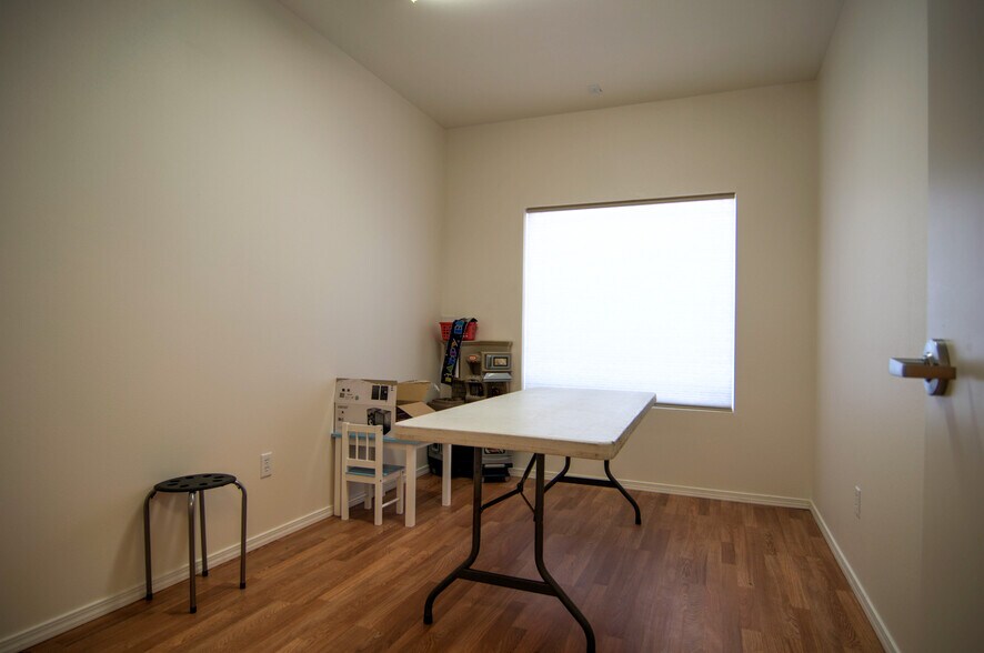 More Photos Of 1900 Belmont Loop, Woodland Storefront Retail Office For Lease