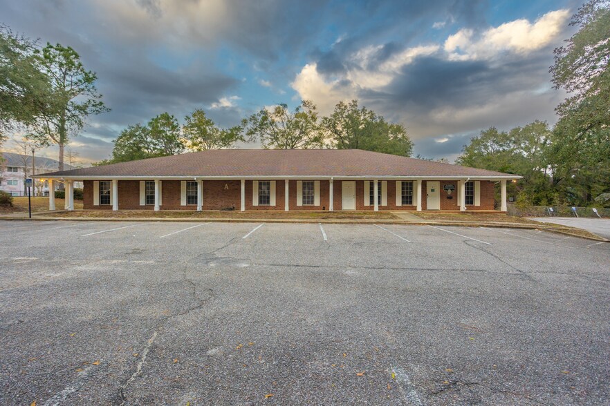 Primary Photo Of 8800 University Pky, Pensacola Medical For Sale