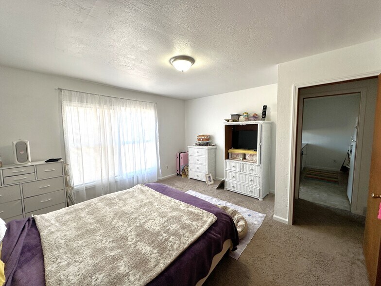 More Photos Of 309 8th St, Hugo Apartments For Sale