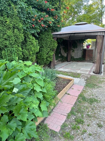 More Photos Of 4165 Tecumseh Rd E, Windsor General Retail For Sale