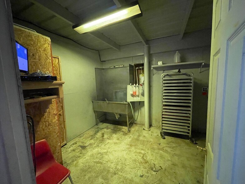 More Photos Of 734 FM 2048, Boyd General Retail For Lease