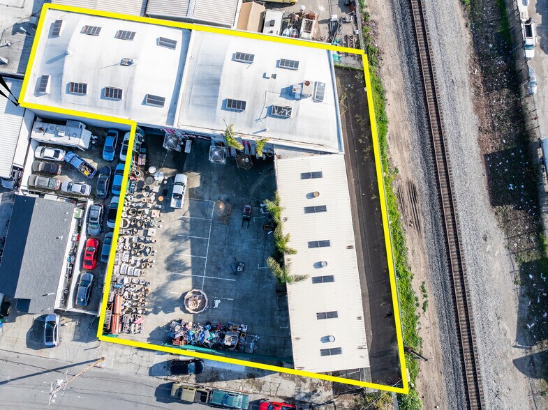 Primary Photo Of 563 Harlan St, San Leandro Manufacturing For Lease