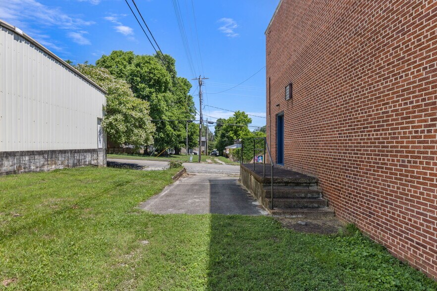 More Photos Of 419 N Raleigh Ave, Sheffield Specialty For Sale