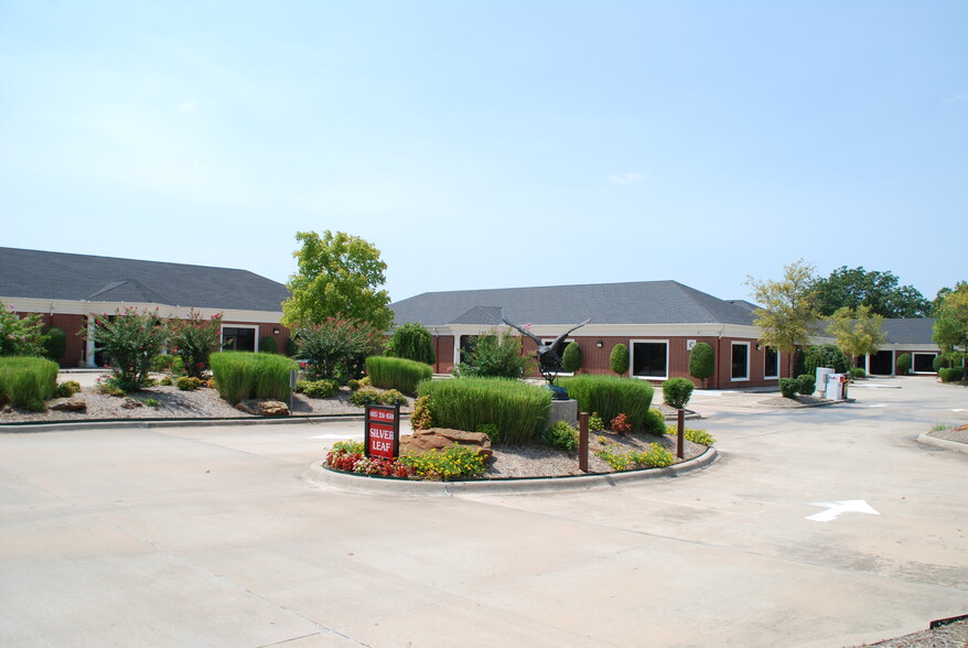 Primary Photo Of 609 S Kelly Ave, Edmond Medical For Lease