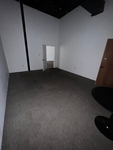 More Photos Of 4715 Main St, Houston Unknown For Lease