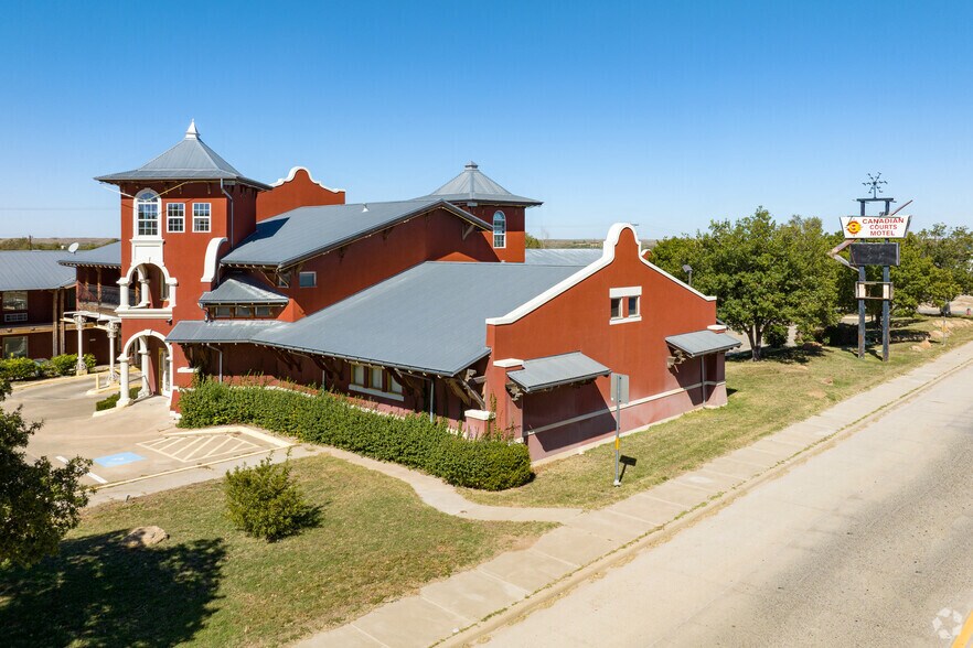 More Photos Of 220 N 2nd St, Canadian Hotel For Sale