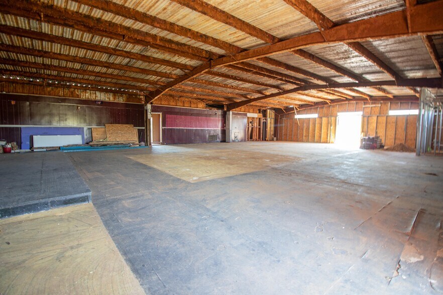 More Photos Of 901 E Johnson St, Waco Service For Sale