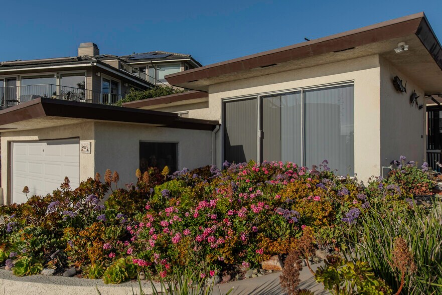 More Photos Of 4933 Ocean Blvd, San Diego Multifamily For Sale