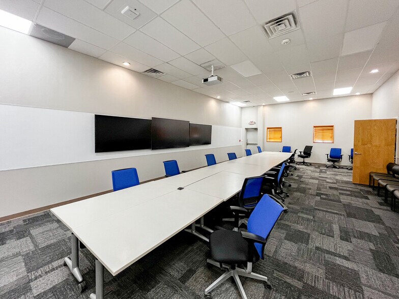 More Photos Of 906 S Highway 285, Pecos Warehouse For Sale