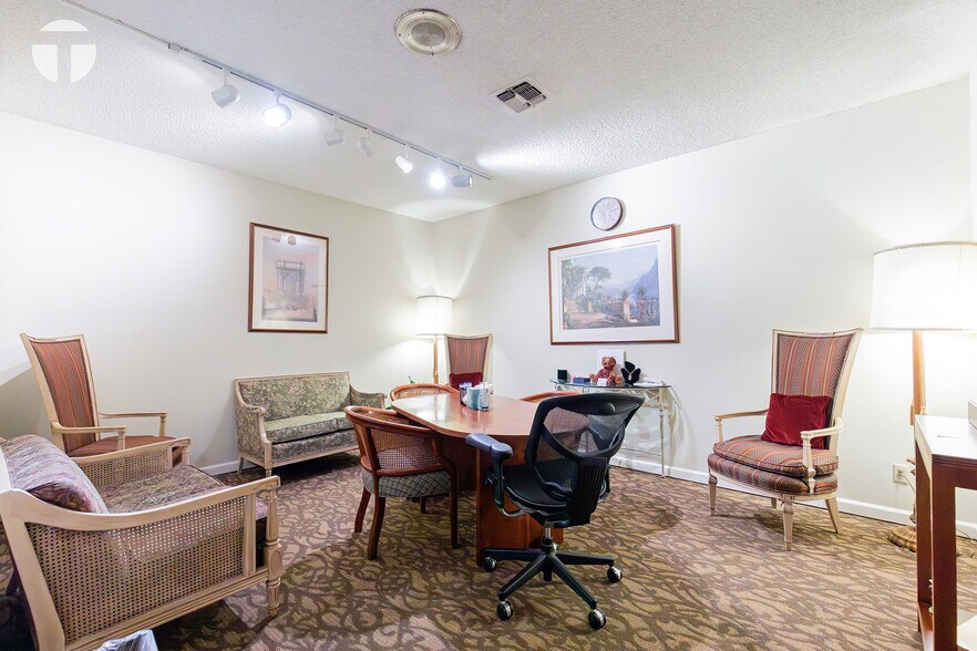 More Photos Of 2685 Riverside Blvd, Sacramento Funeral Home For Sale