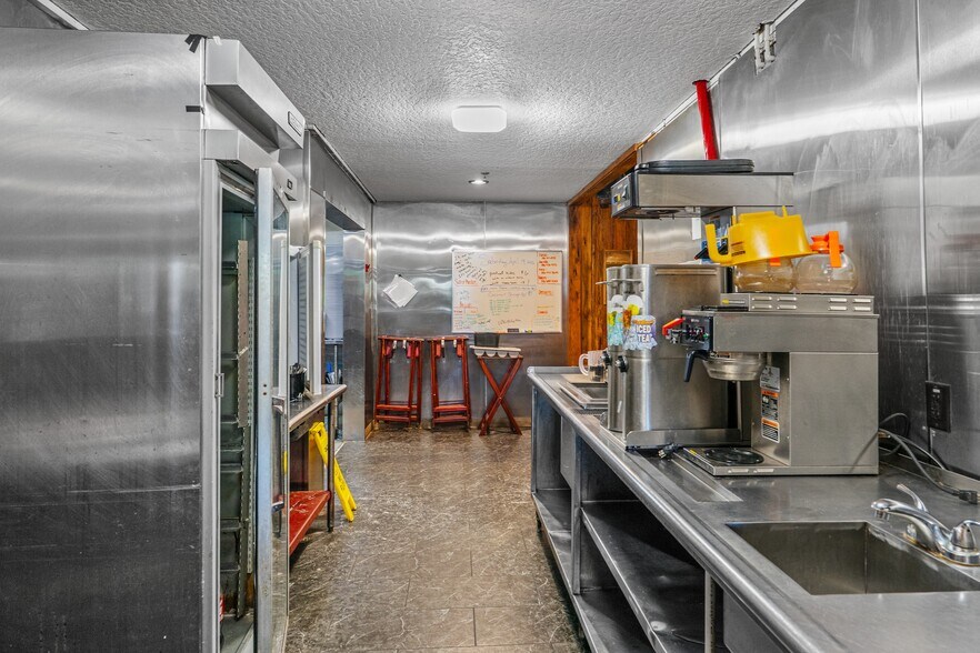 More Photos Of 4170 S Ridgewood Ave, Edgewater Specialty For Lease