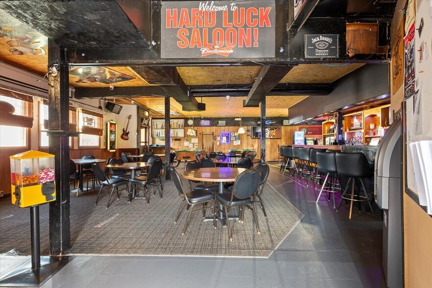 More Photos Of 626 16th Avenue, Council Bluffs General Retail For Sale