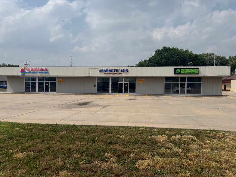 Primary Photo Of 200 E 12th St, Newton General Retail For Sale