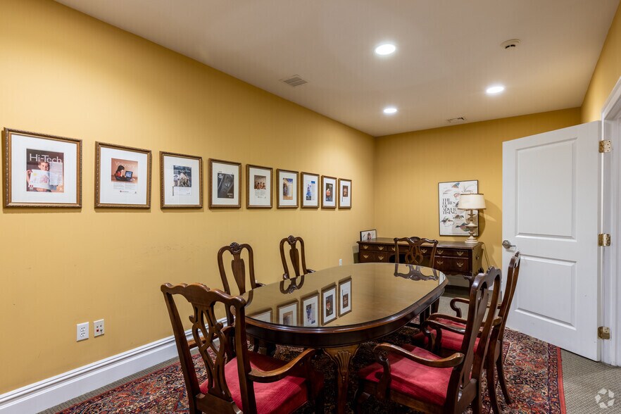 More Photos Of 107 Tindall Rd, Middletown Office For Lease