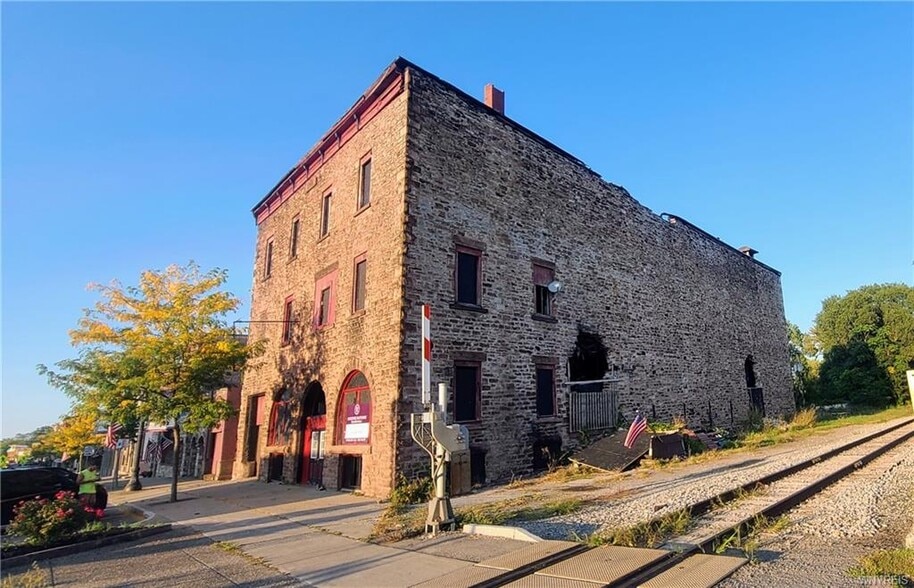 More Photos Of 613 Main St, Medina Office For Sale