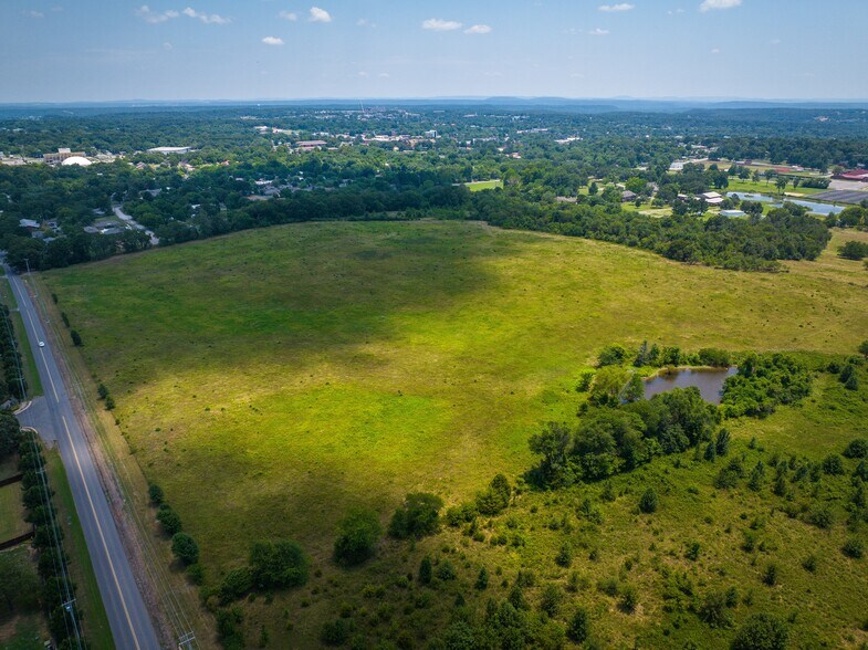 More Photos Of 7 Mathis Park Dr, Tahlequah Dormitory For Sale