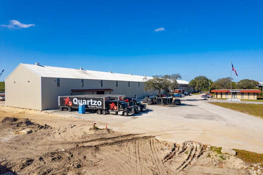 More Photos Of 5115 Shadowlawn Ave, Tampa Warehouse For Lease