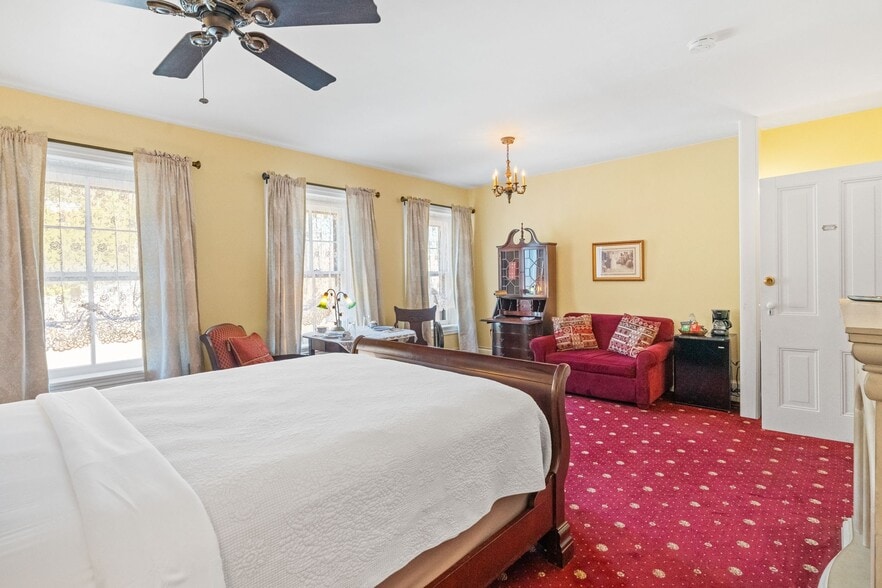 More Photos Of 23-25 Race St, Jim Thorpe Hospitality For Sale