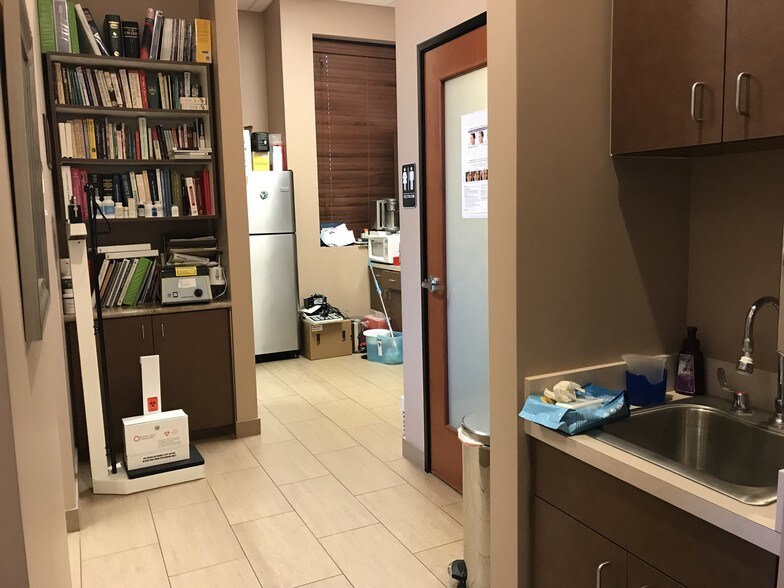 More Photos Of 4025 W Chandler Blvd, Chandler Coworking Space