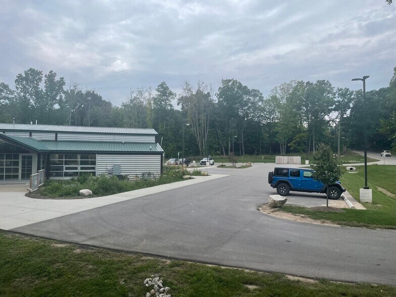 More Photos Of 205 Rowe Rd, Milford Veterinarian Kennel For Sale