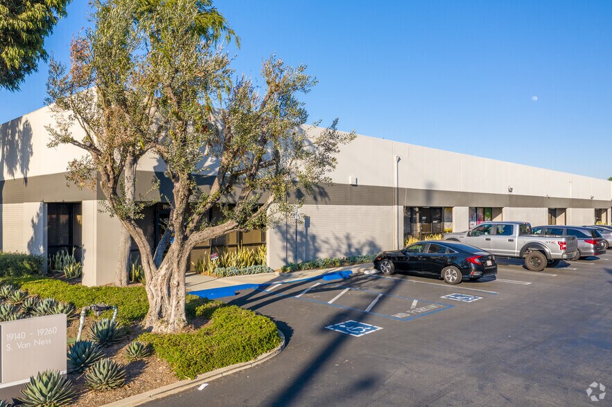 More Photos Of 2150-2160 W 190th St, Torrance Unknown For Lease