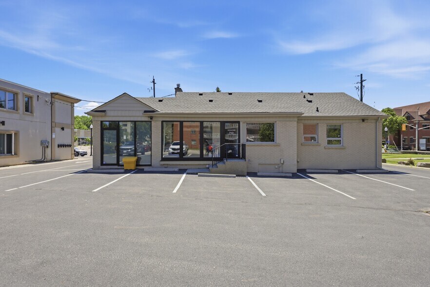 More Photos Of 60 King St W, Hamilton Office For Sale