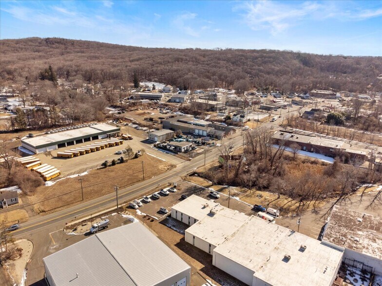 More Photos Of 118 Quinnipiac Ave, North Haven Warehouse For Lease