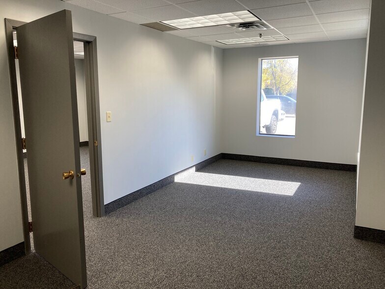 More Photos Of 6820-6848 Washington Ave S, Eden Prairie Showroom For Lease