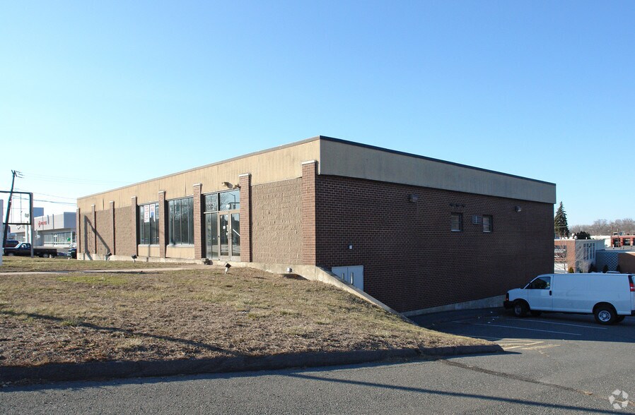 More Photos Of 400 Connecticut Blvd, East Hartford Freestanding For Lease