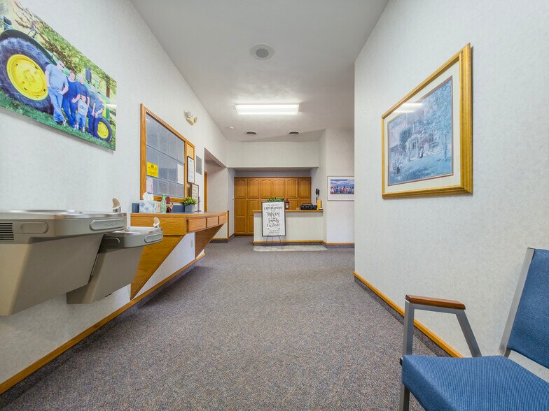 More Photos Of 2103 W 9th St, Mount Carmel Office For Sale