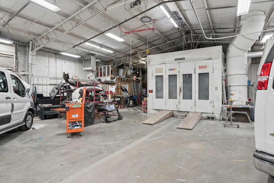 More Photos Of 103-107 Mallard Dr, Hendersonville Warehouse For Sale