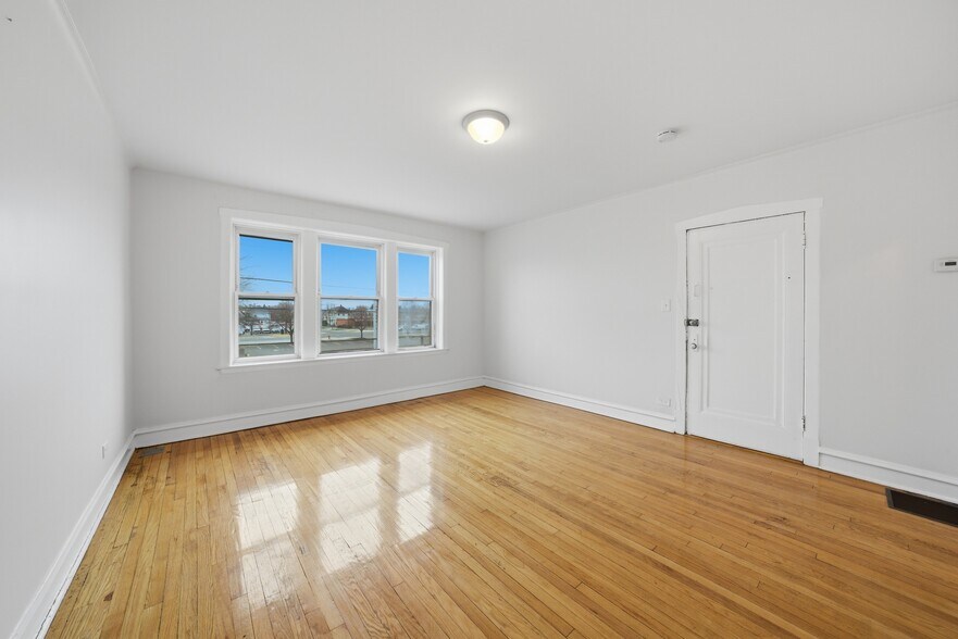 More Photos Of 2119 S 51st Ave, Cicero Apartments For Sale