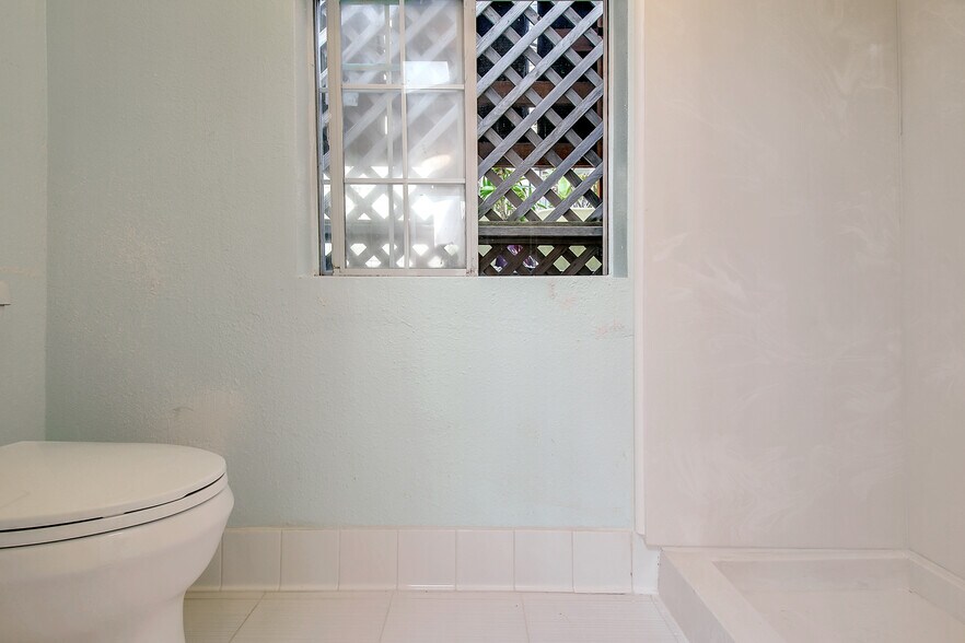 More Photos Of 3901 18th St, San Francisco Storefront For Sale