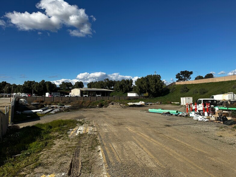 More Photos Of 151-161 Airport Rd, King City Warehouse For Sale