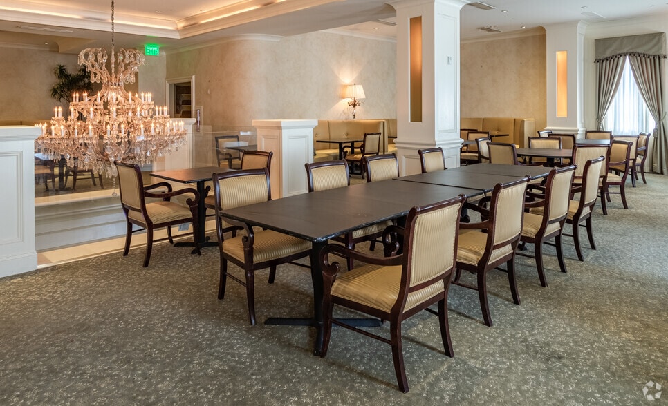 More Photos Of 18 N 6th St, Allentown General Retail For Sale