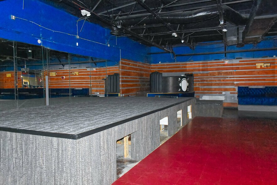 More Photos Of 9700-9950 Fondren Rd, Houston Unknown For Lease