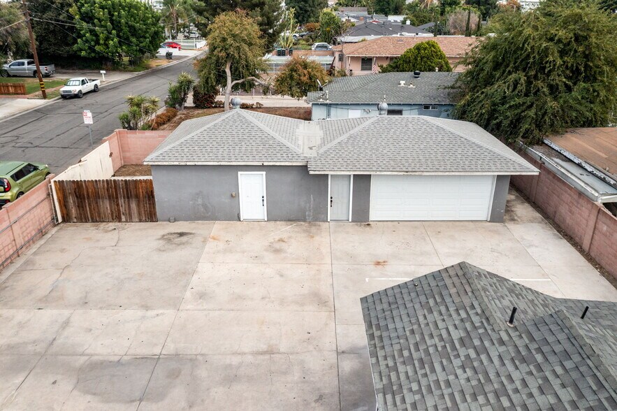 More Photos Of 2283 N Batavia St, Orange Contractor Storage Yard For Sale