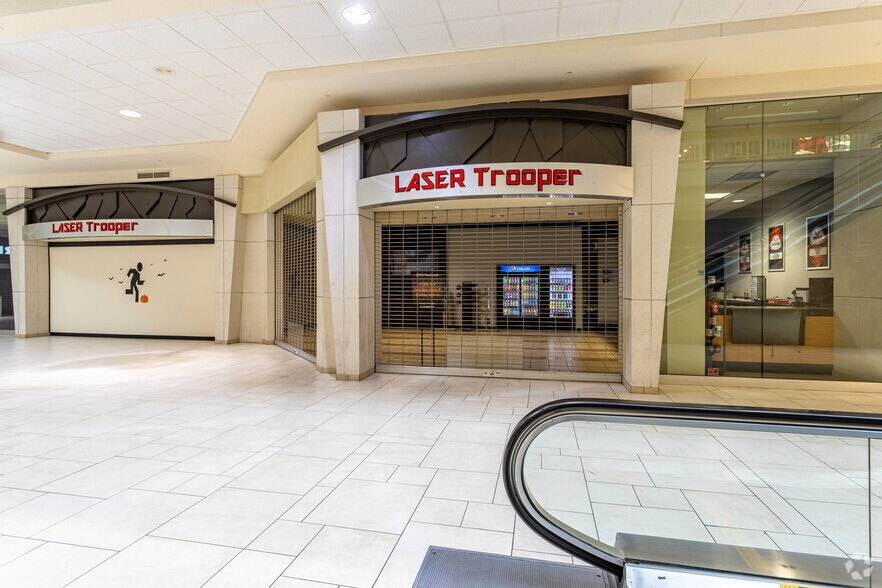 More Photos Of 1801 SW Wanamaker Rd, Topeka Unknown For Lease