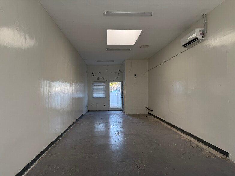 More Photos Of 2815-2827 Pico Blvd, Santa Monica Storefront For Lease