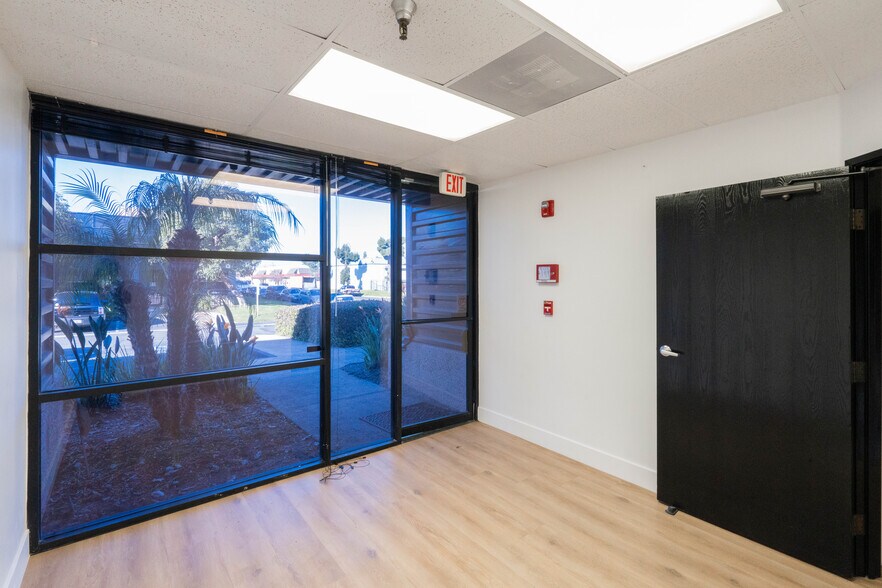 More Photos Of 1672-1688 Sierra Madre Cir, Placentia Showroom For Lease