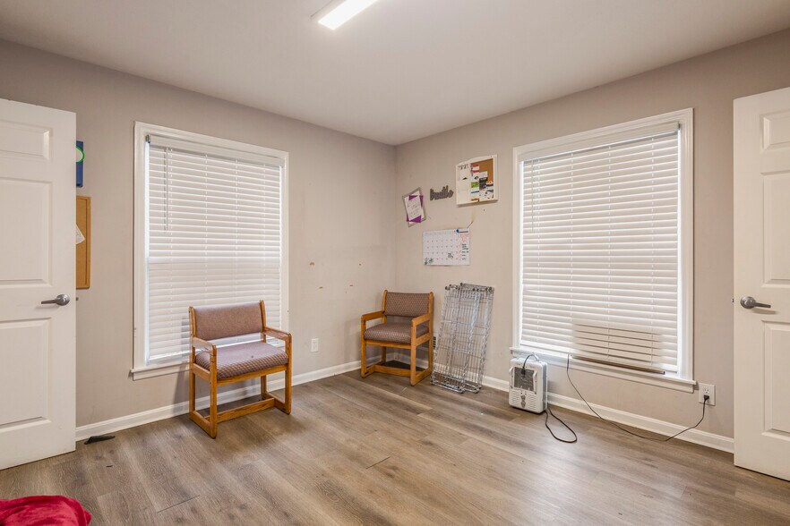More Photos Of 6019 Preston Hwy, Louisville Office For Sale
