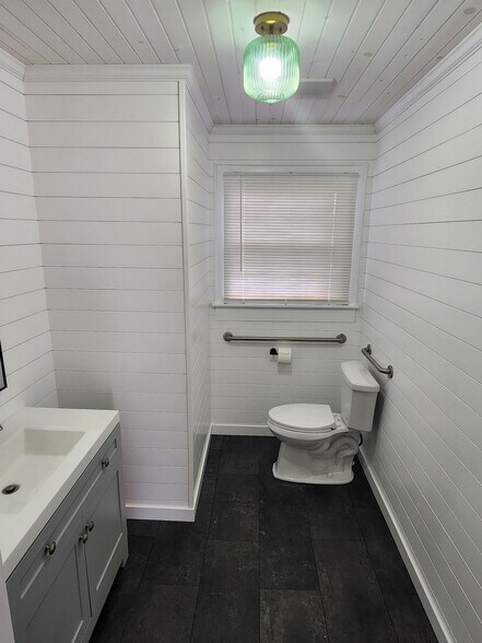 More Photos Of 109 Few St, Greer Office For Lease