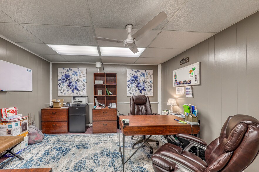 More Photos Of 119 N Main St, Weatherford Office For Sale